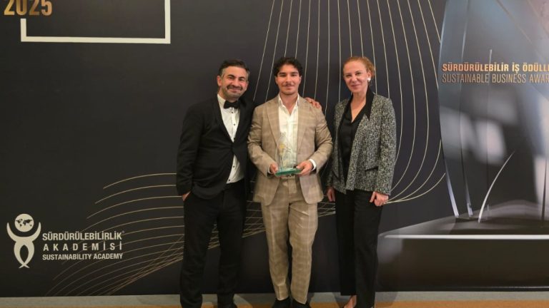 Recyloop’a “Yeşil Nobel”: %100 Geri Dönüştürülebilir Kâğıt Bardak Üretimi Ödüllendirildi