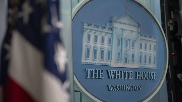 ABD’de Trump Yönetimi Personel Azaltımına Başladı: Hükümet Kapanması Etkisi