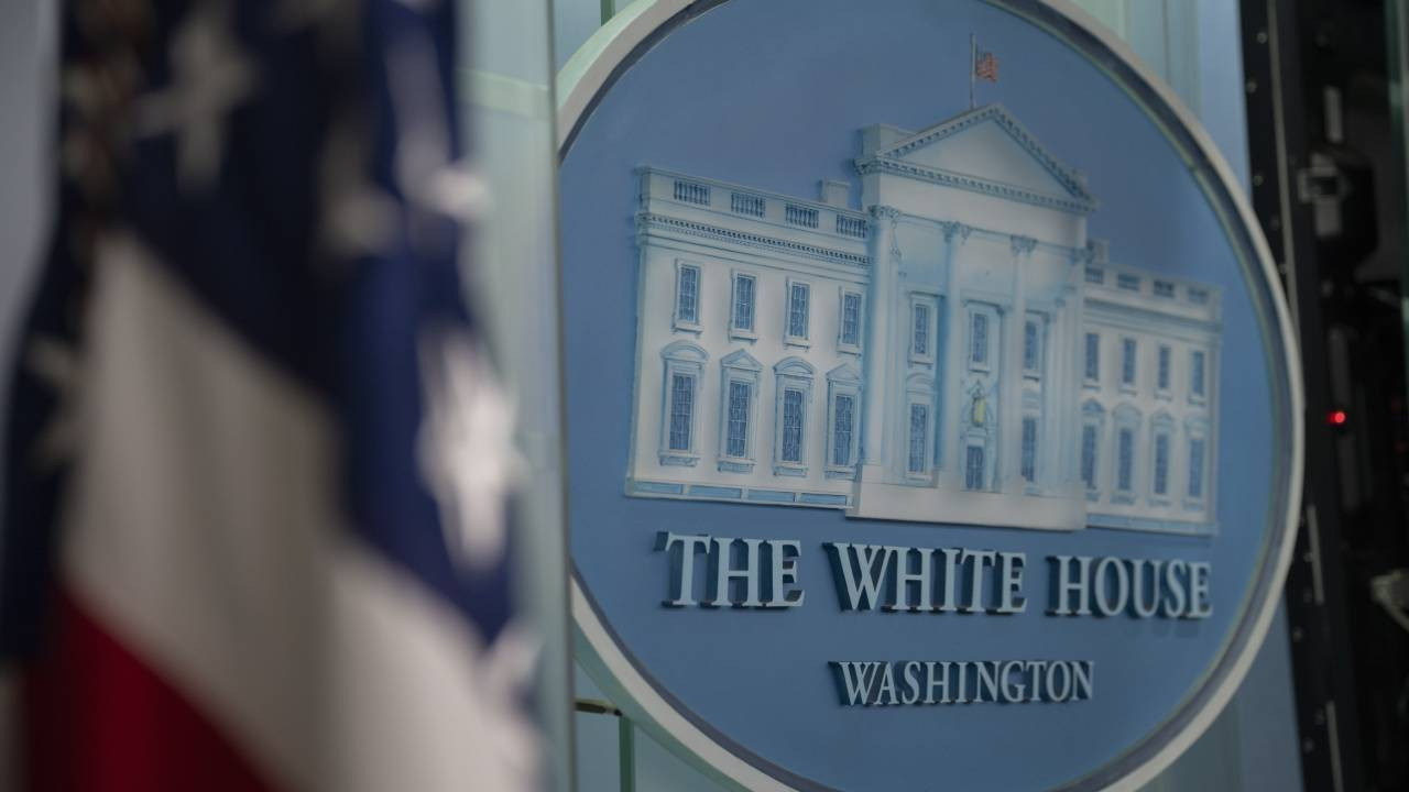 ABD’de Trump Yönetimi Personel Azaltımına Başladı: Hükümet Kapanması Etkisi