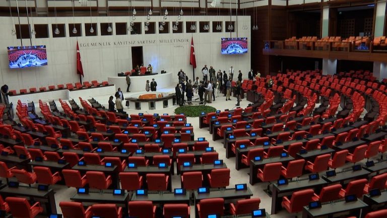 Siyasette “Maksimalist Talep” Tartışması: Bahçeli ve Özel’den Karşılıklı Açıklamalar