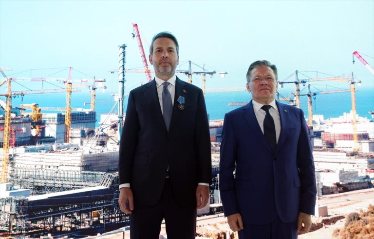 Bakan Bayraktar’a Rusya’dan Nükleer İşbirliği Nişanı: Akkuyu NGS Gündemde