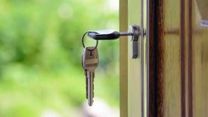 “Emekliye Kiralık Değildir” İlanına Bakanlıktan Ceza: Ayrımcılığa Geçit Yok!