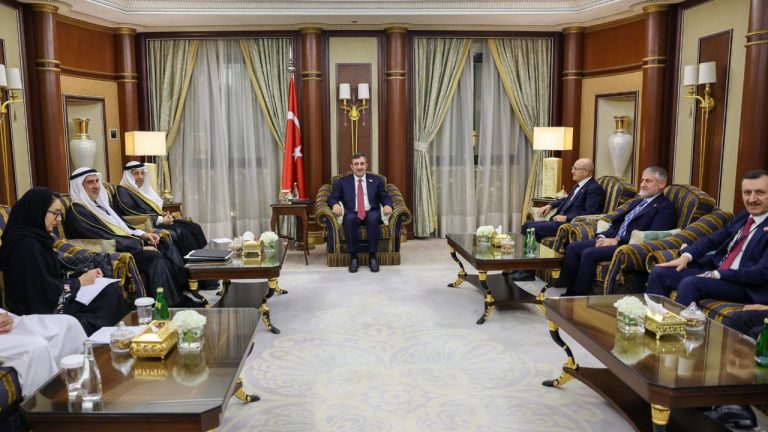 Yılmaz ve Suudi Yatırım Bakanı Riyad’da Buluştu: Ekonomik İşbirliği Masada