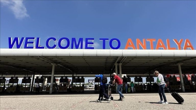 Antalya Turizmde Rekor Tazeledi: Dokuz Ayda 14 Milyon Turist Ağırladı