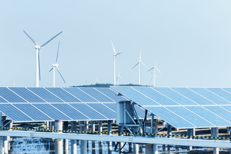 Yenilenebilir Enerji Kömürü Geçti: Elektrik Üretiminde Tarihi Dönüşüm