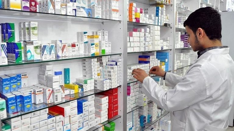 İlaç Krizi Kapıda: Kur Farkı Sevkiyatları Durdurdu, Eczacılar Alarmda