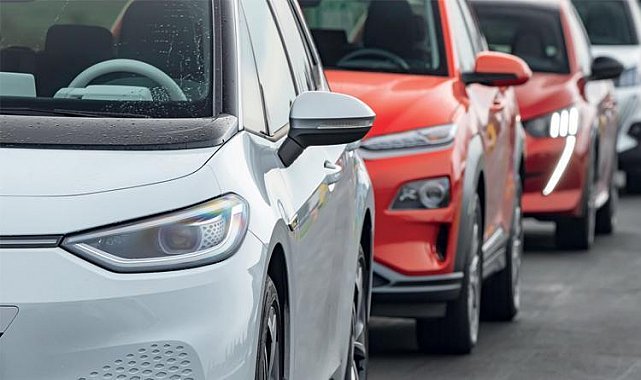 İthal Araçlara Ek Gümrük Vergisi: Fiyatlar Nasıl Etkilenecek?