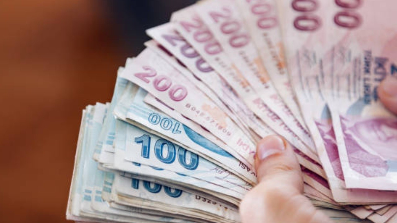 2025 Emekli Promosyon Yarışı Kızıştı: Garanti, QNB ve İş Bankası Teklifleri!