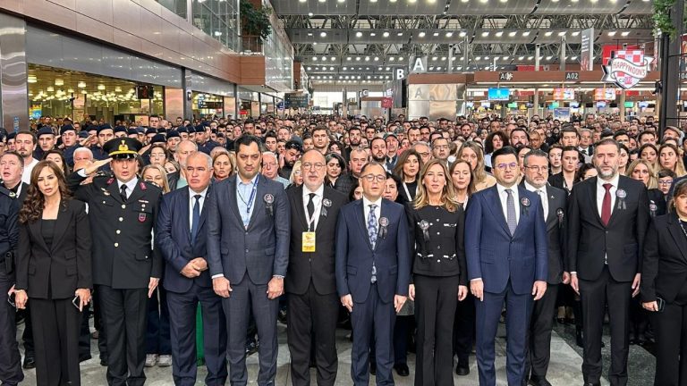 Sabiha Gökçen’de Atatürk’ü Anma: Saygı Duruşu, Hatıra Fotoğrafları ve Takvimler