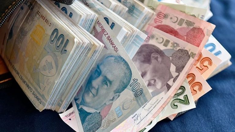 Bankacılık Sektöründe Mevduat Geriledi, Kredi Hacmi Arttı: İşte Detaylar