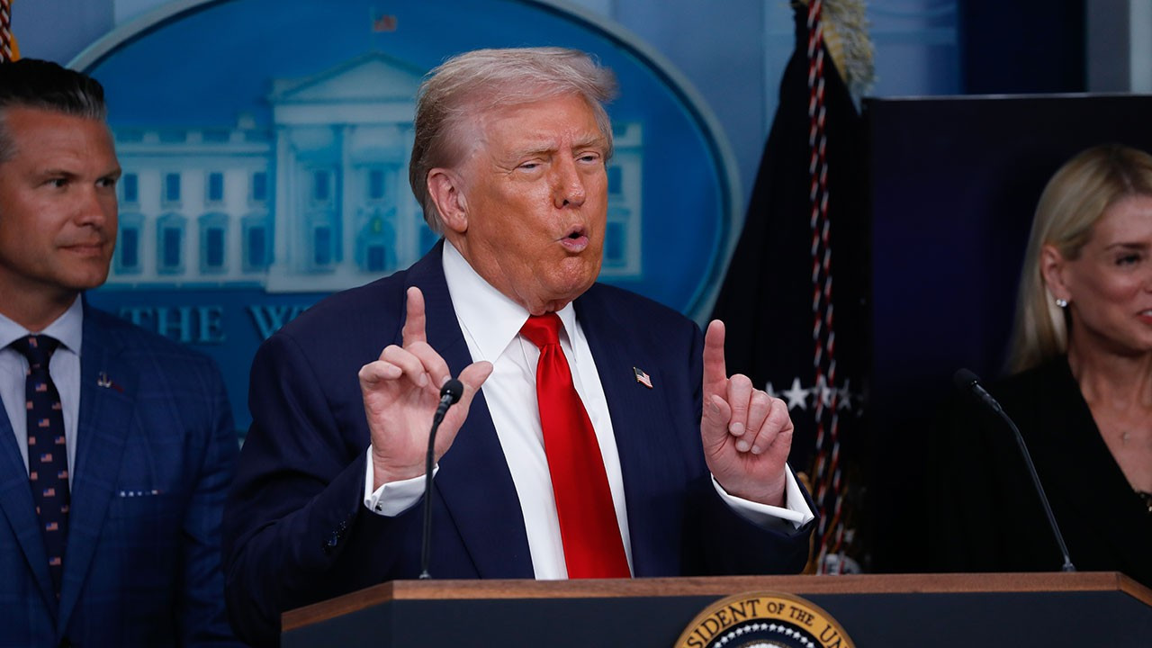 Trump’tan Gümrük Vergisi Geliri Sürprizi: Vatandaşlara 2000 Dolar Temettü Müjdesi