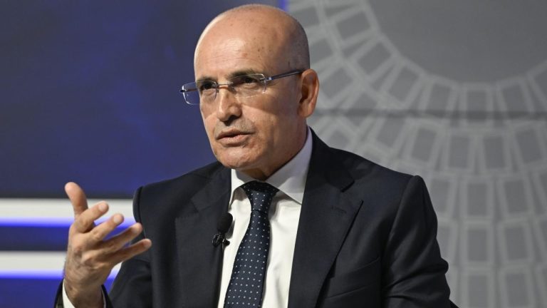 Mehmet Şimşek’ten Enflasyon Değerlendirmesi: Dezenflasyon Sürecek, Beklentiler Yakınsayacak