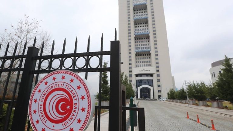 Ticaret Bakanlığı Uzman Yardımcısı Alımı Yapacak: Başvuru Detayları ve Şartlar