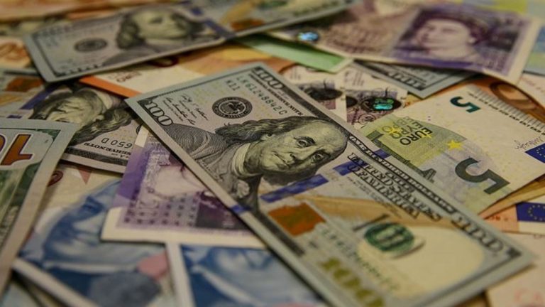Dolar Endeksi Yatay Seyirde: Fed Faiz İndirimi Beklentisi Etkili