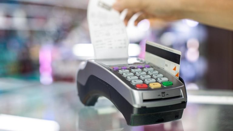 Zorunlu Bahşiş ve Masa Ücretine Son: Bakanlık Yeni Yönetmelikle Düzenleme Getiriyor