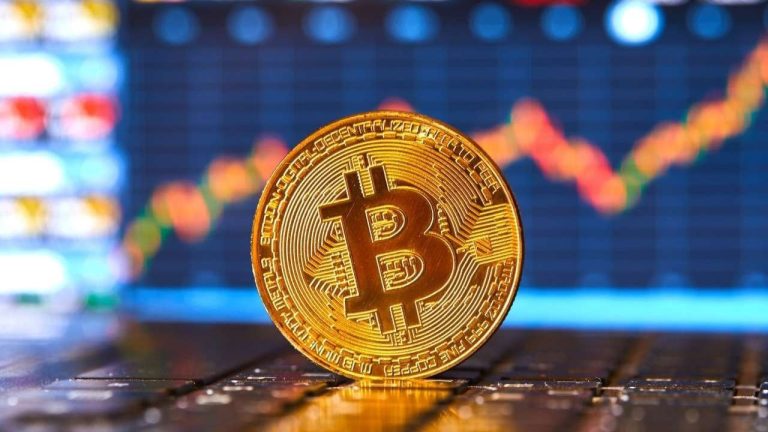 Bitcoin Düşüşte: 96.000 Doların Altına Geriledi, Toparlanma Çabaları Sürüyor