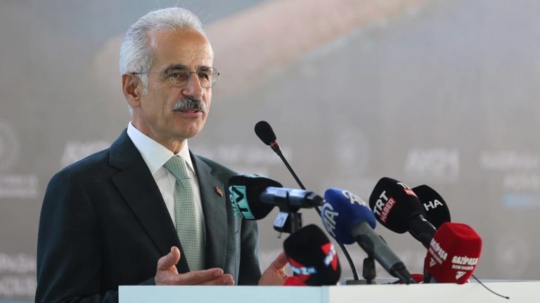 Uraloğlu: 5G İhalesinden 3.5 Milyar Dolar Gelir, Ulaştırma Yatırımları Artıyor