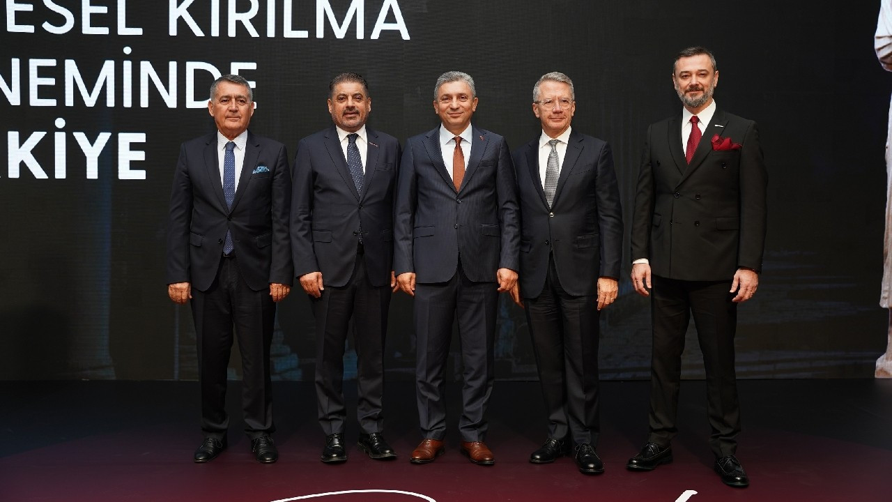 İş Dünyası Zirvesi: Bölgesel Asgari Ücret ve Ekonomik Dönüşüm Vurgusu
