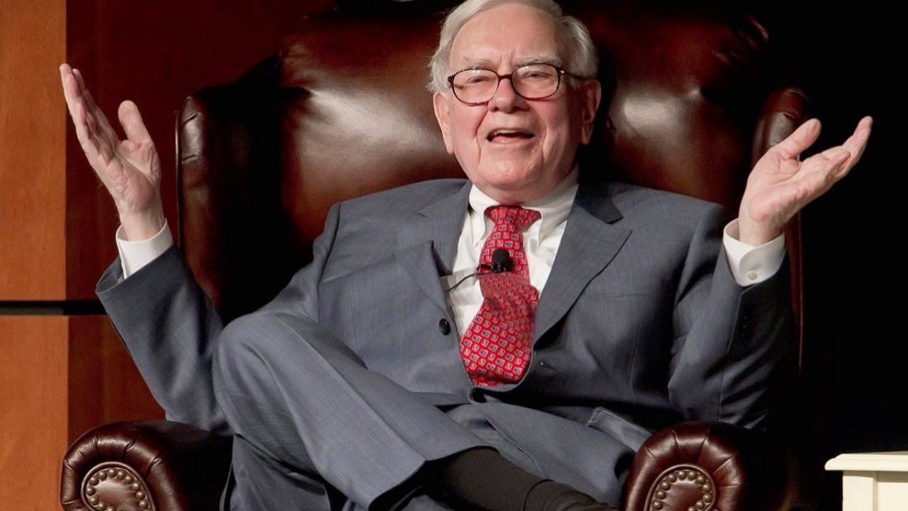 Efsane Yatırımcı Warren Buffett CEO’luktan Ayrılıyor: Miras Devam Edecek mi?
