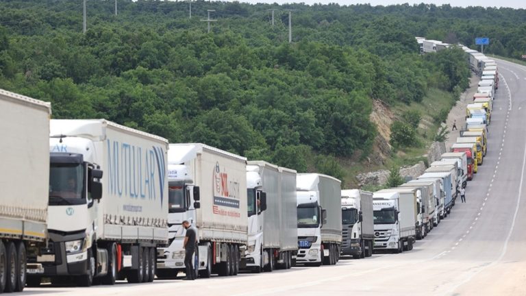 Yunanistan’daki Çiftçi Grevi TIR Geçişlerini Durdurdu: Bakanlık Devrede
