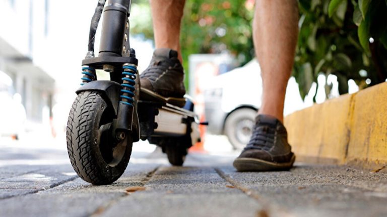 Elektrikli Scooter Yönetmeliği Değişti: Coğrafi Çitleme, Veri ve Yerli Üretim Şartı