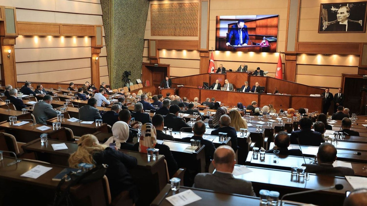 İBB Zamları: AK Parti’den Sert Tepki, İstanbullulara Külfet Artıyor