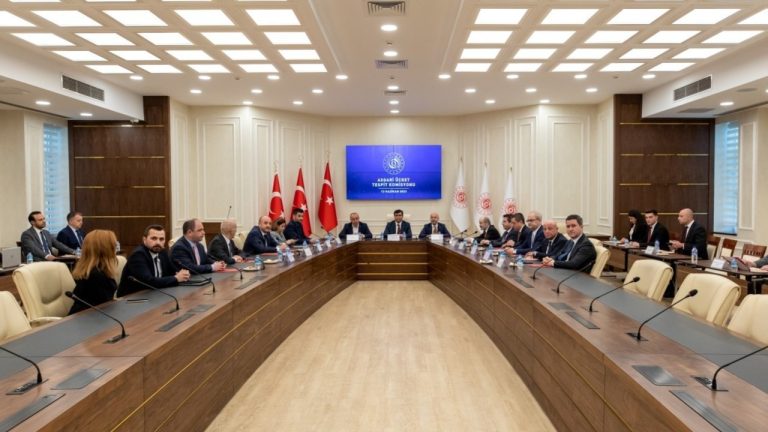 Asgari Ücret Komisyonu 12 Aralık’ta Toplanıyor: TÜRK-İŞ’in Tutumu Belirsiz