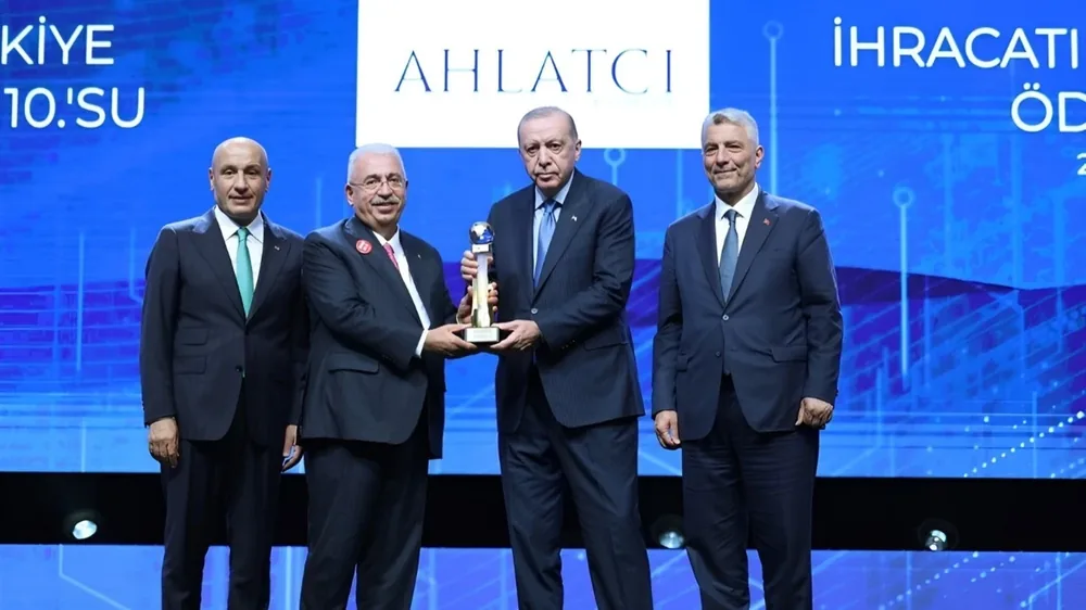 Kuyumculuk Sektörünün İhracat Şampiyonu Ahlatcı, Ödülünü Cumhurbaşkanı Erdoğan’dan Aldı