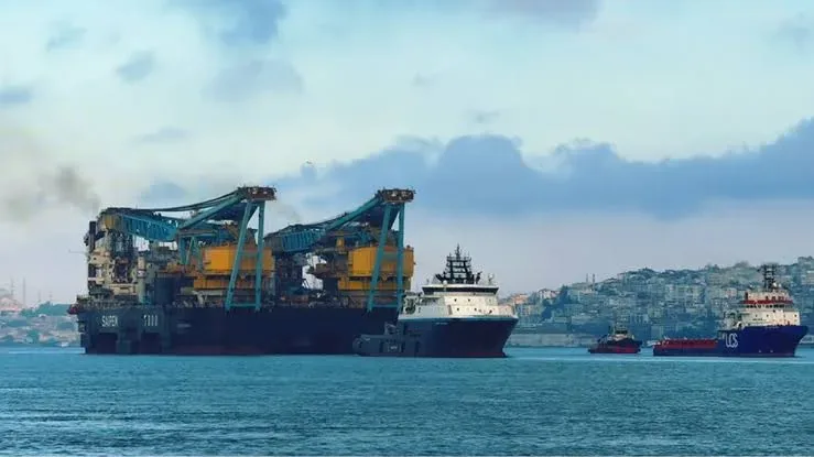 İstanbul Boğazı’nda 14 Saatlik Gemı Trafiğine Kapanma: Saipem 7000’in Geçişinin Ardından