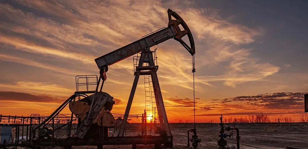 Petrol Fiyatlarında Barış Umuduyla Sert Dönüş: Piyasaların Dikkati İran-ABD Görüşmelerinde