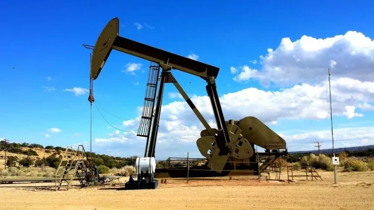 ABD’de Stratejik Petrol Rezervi’nin Tarihi Düşüşü: Enerji Dengelemesi ve Küresel Etkileri