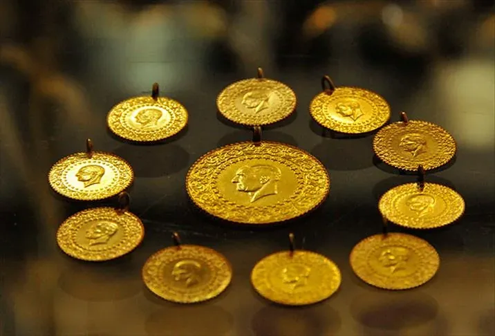 Altın Fiyatları Faiz ve Dolar Baskısıyla Düşüyor