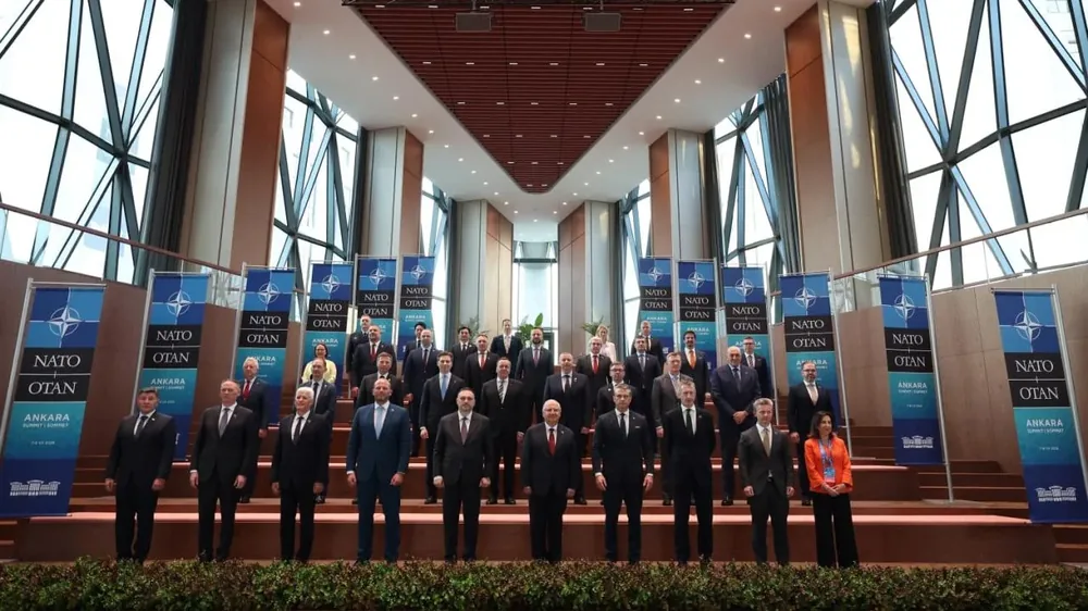 Milli Savunma Bakanı Yaşar Güler’den NATO Bakanlarına Ay Yıldız Karargahı’nda Eşsiz Resepsiyon
