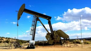 Petrol Fiyatları İran-Amerika Geriliminde Dalgalanıyor