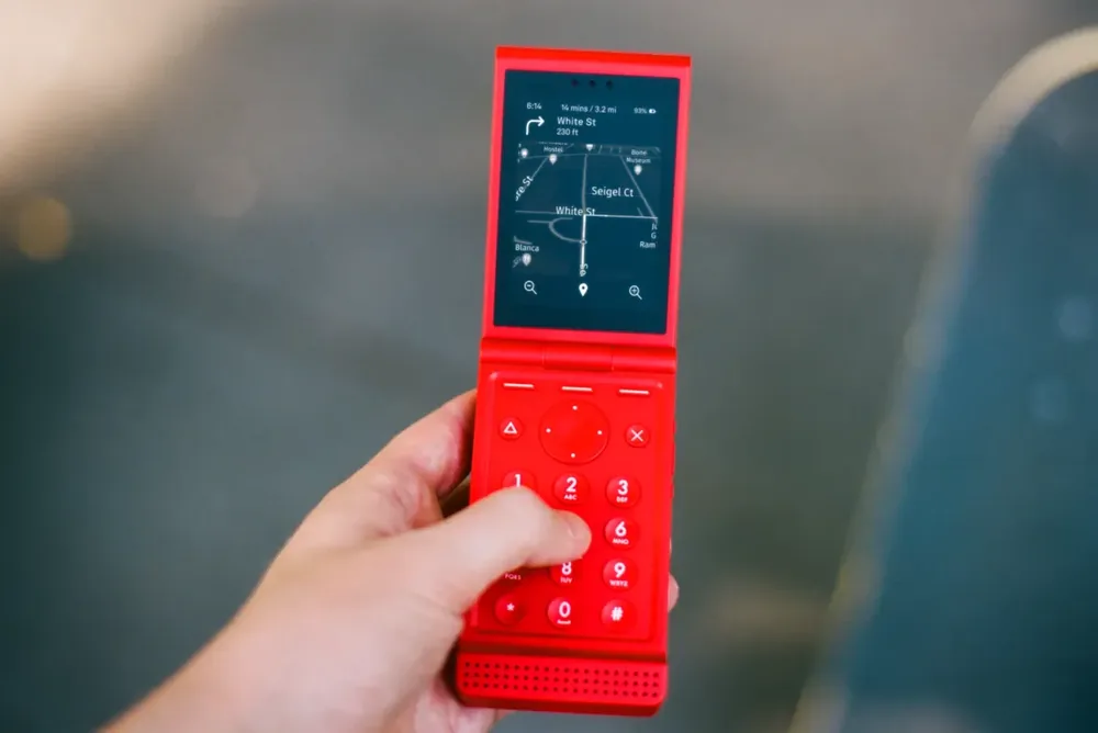 Light Phone’ın Yeni Flip Telefonu: Anti‑Smartphone Neslinin Çözümü