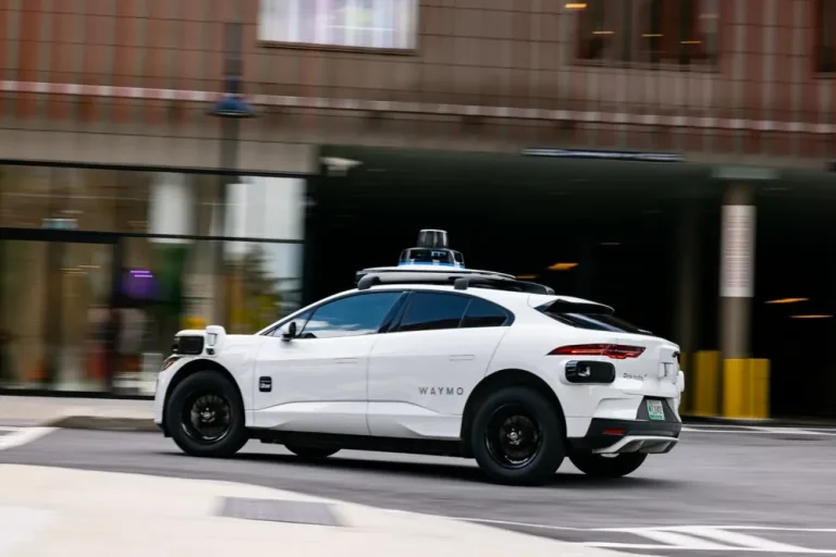 Uber, Waabi ile 1 Milyar Dolarlık Yatırımla Robotaksi Hedefini 25 000’e Çıkarma Planını Açıkladı