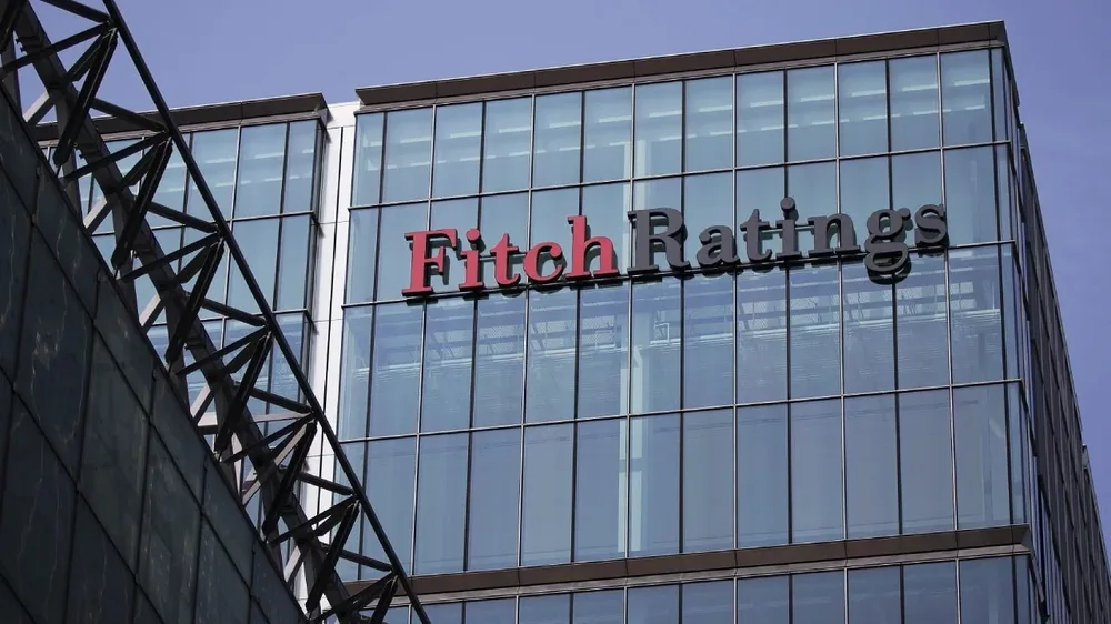 Fitch: 2026‑2027 Döneminde Küresel Kredi Riski Artıyor, Faiz ve AI Yatırımları Kritik