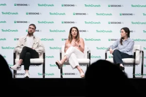 AI Sektöründe Yeni Şirketlerin Büyük Oyunculara Karşı Stratejileri: TechCrunch Sessions’da Uzmanların Görüşleri