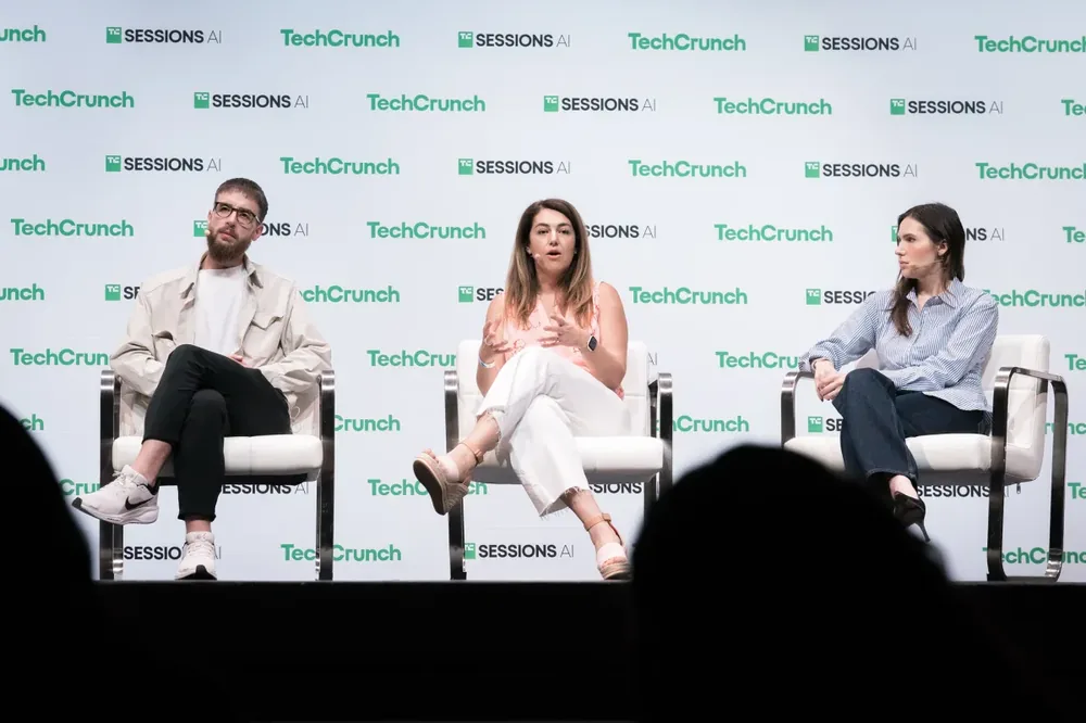 AI Sektöründe Yeni Şirketlerin Büyük Oyunculara Karşı Stratejileri: TechCrunch Sessions’da Uzmanların Görüşleri